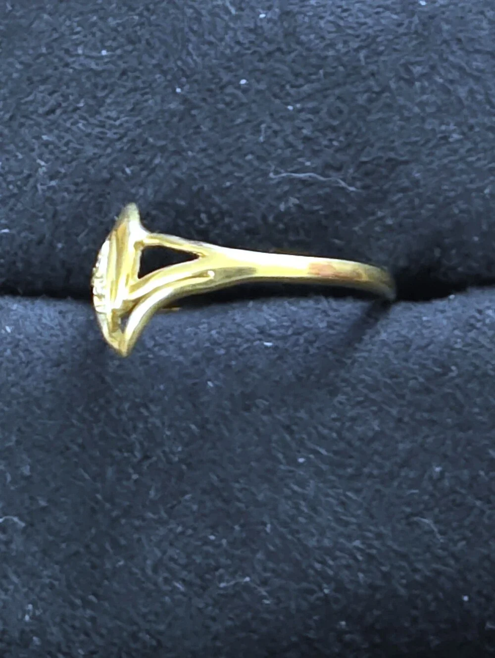 10k Diamond Chip Yellow Gold Ring (Vintage)